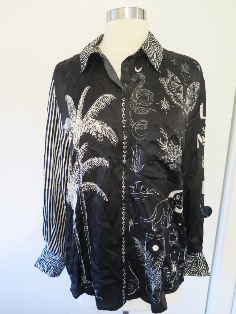 ME 369 ISABEL PRINTED BLACK AND WHITE MAGIC SHIRT/BLOUSE SIZE S